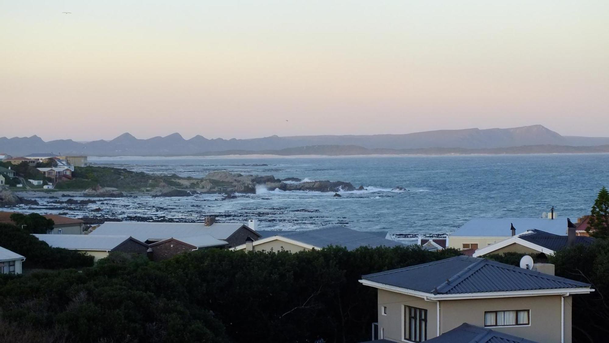 White Shark Guest House Gansbaai Exterior photo